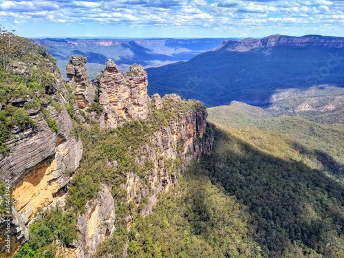 Three sisters rock formation in Australia blue mountains national park © CesarDaniel