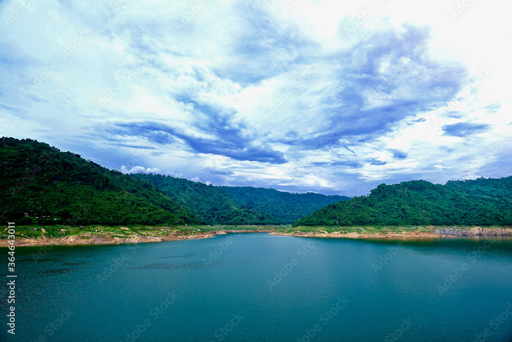 View of the dam and mountain 