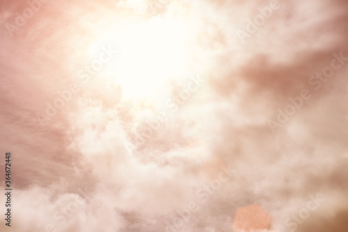 Obraz na plátně Sun rays breaking through cumulus clouds