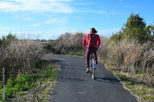 cycliste sur les pistes de l'île de Ré