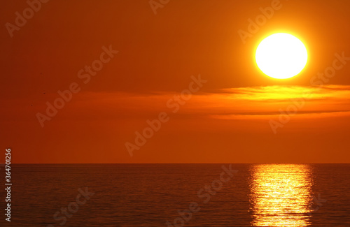 Coucher de soleil sur la Côte d'Opale, plage d'Hardelot en France © Patricia