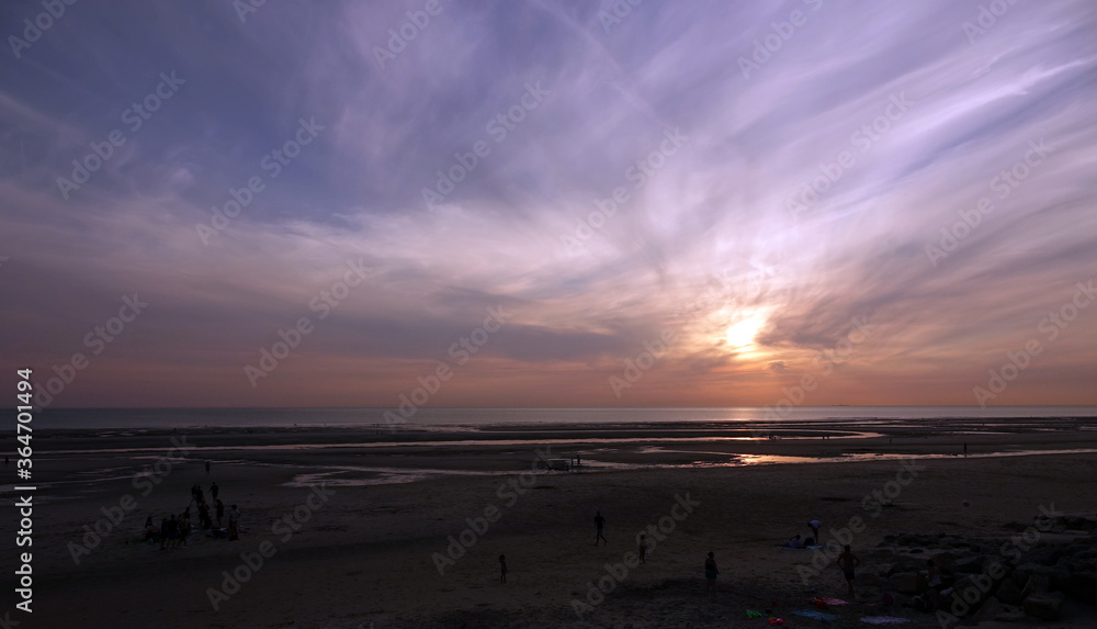 Coucher de soleil sur la Côte d'Opale, plage d'Hardelot en France