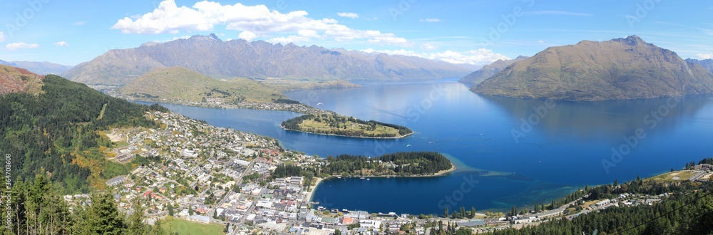 A panoramic view of Queenstown and Lake Wakatipu as seen from the skyline