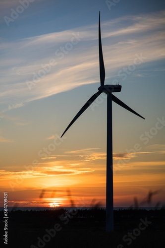 Turbina wiatrowa, zachód słońca