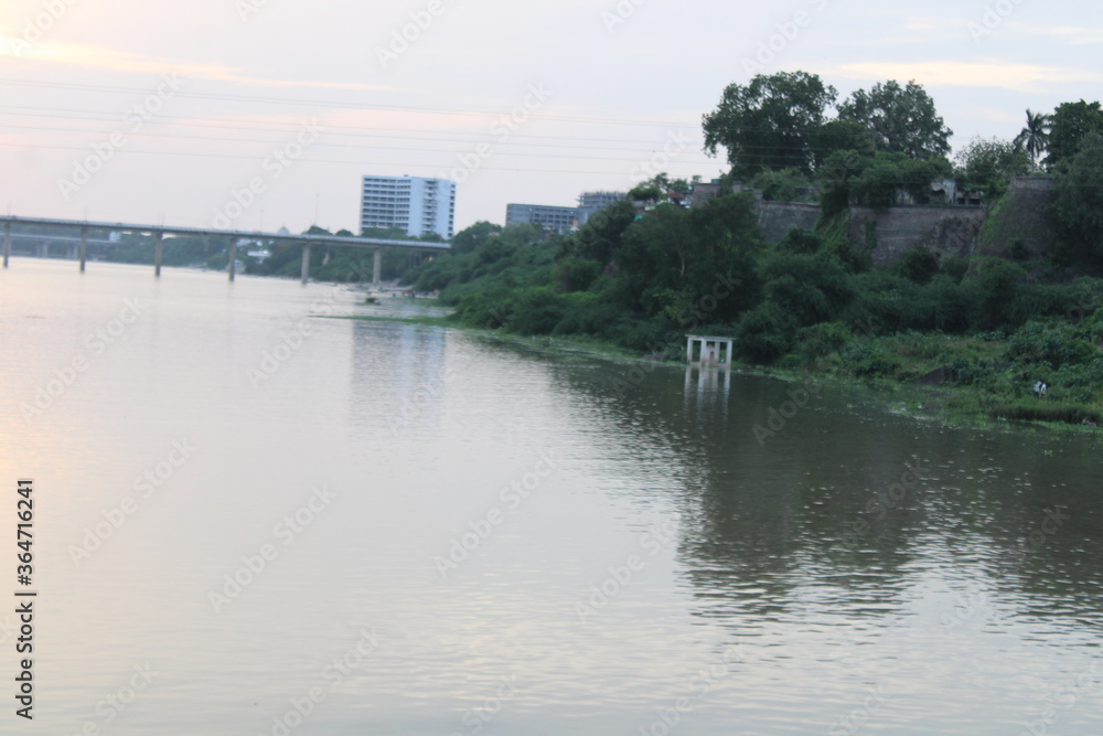 Obraz premium sunset over the river