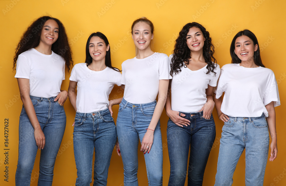 Obraz premium Five Multiethnic Models Girls Smiling Standing In Studio, Yellow Background