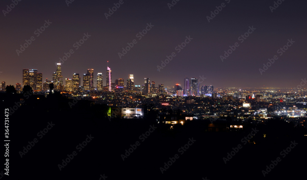 Fototapeta premium Los Angeles downtown view at night, panorama view from griffith park