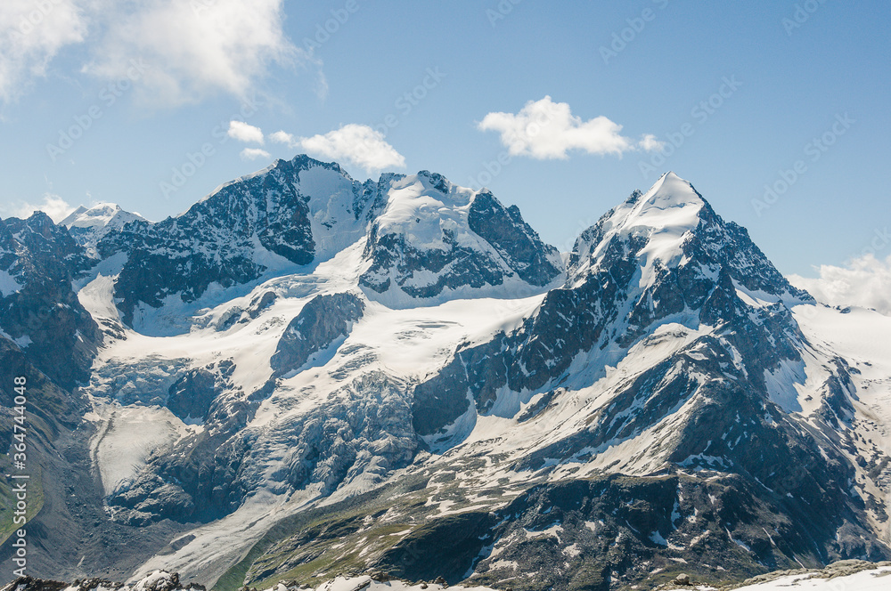 Obraz premium Piz Roseg, Val Roseg, Wanderweg, Gletscherwanderung, Gletscher, Piz Scerscen, Piz Bernina, Tschierva Gletscher, Engadin, Alpen, Graubünden, Sommer, Schweiz