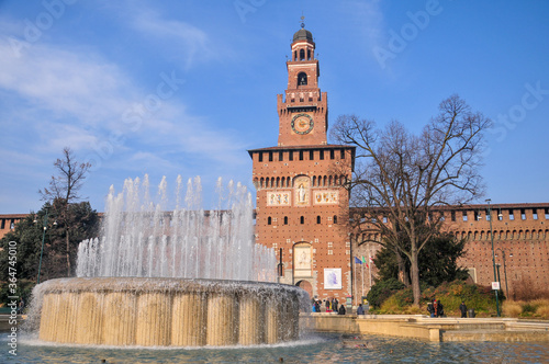 ミラノのスフォルツェスコ城 Beautiful fountain of Castello Sforzesco