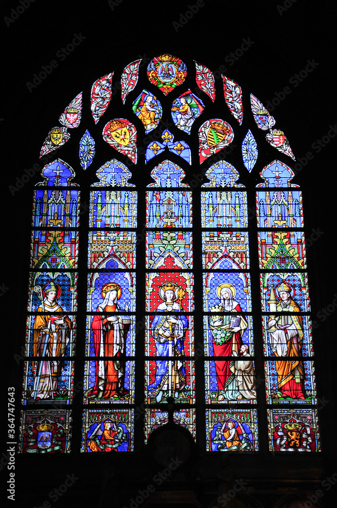 ブリュッセルの美しい教会　Beautiful church and colorful stained glass