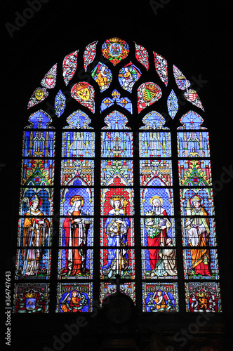 ブリュッセルの美しい教会 Beautiful church and colorful stained glass