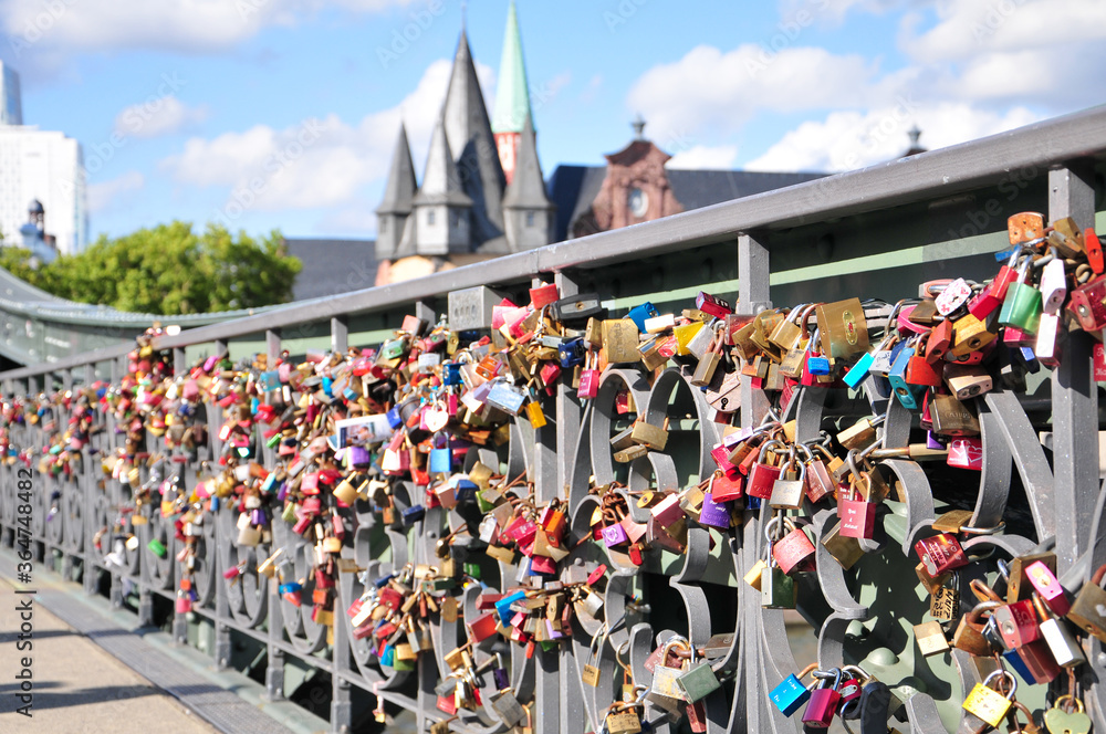 フランクフルトにある恋人の聖地　The bridge that is the sacred place for lovers in Frankfurt