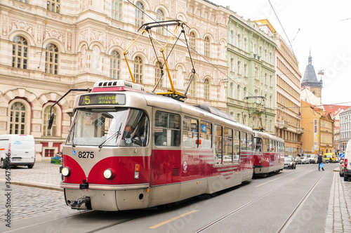 プラハのトラム Red traffic tram in Prague