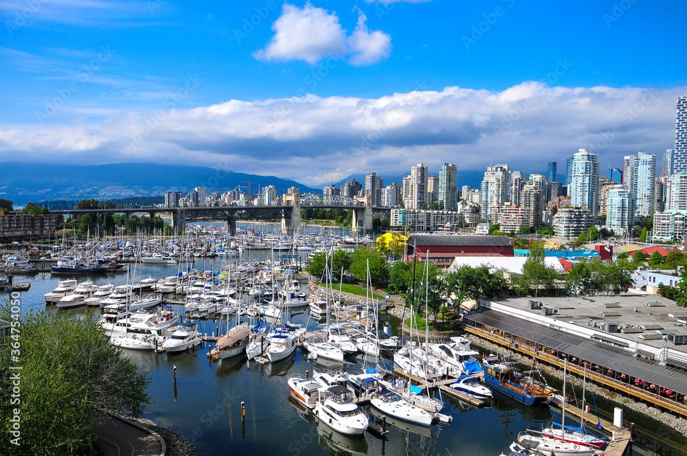 カナダバンクーバーの港風景　Beautiful boat port scenery in Vancouver