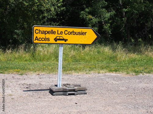 A sign showing the destination on the way to the Longchamp Chapel
