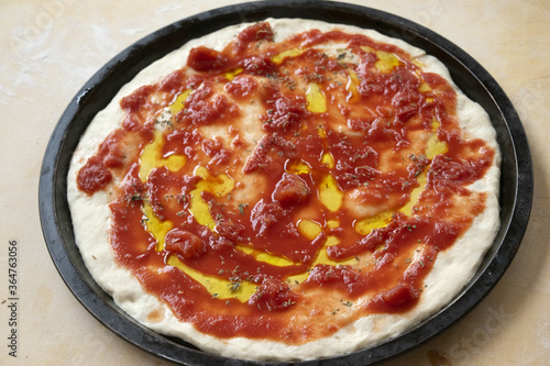 Obraz na plátně preparing pizza olive oil and tomato sauce