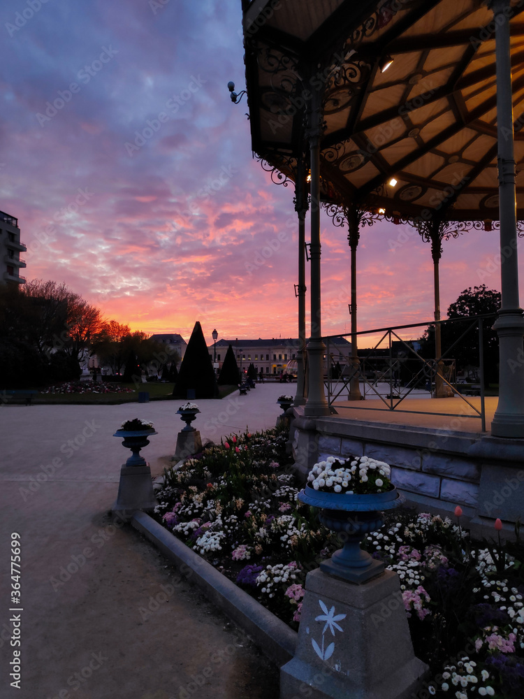 Coucher de soleil en rose jardin angers France Photos | Adobe Stock