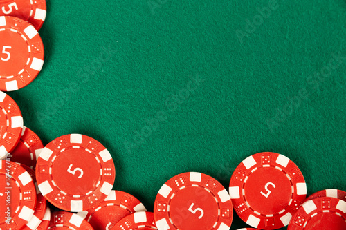 Póquer: juego de cartas, dados y apuestas.