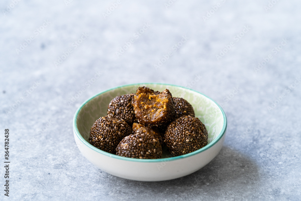 Raw Vegan Healthy Snacks Chia Seed Balls / Energy Bites. Raw Vegan Healthy Snacks Chia Seed Balls / Energy Bites.