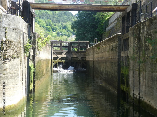 Croisière du Bateau Vauban sur le Doubs à Besançon, France