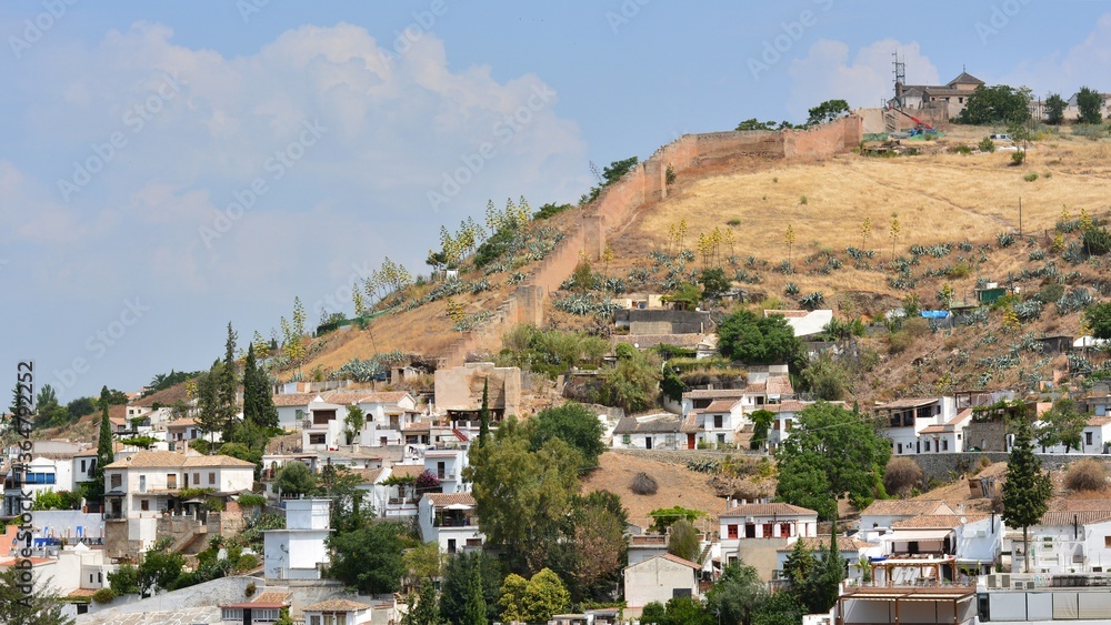 Muralla nazarí del Albaicín desde el Sacromonte, Granada