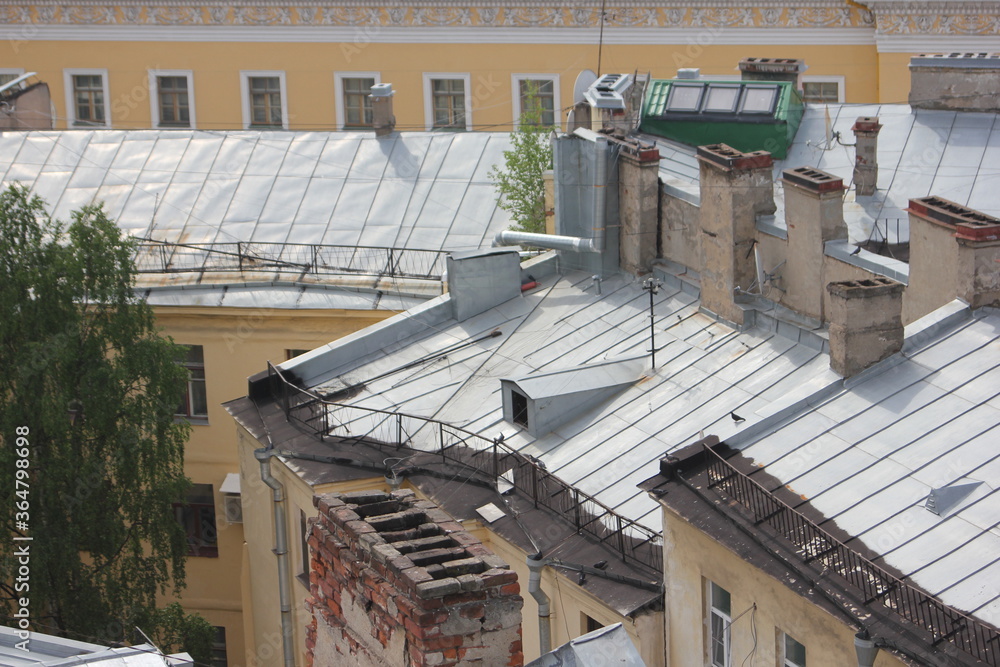 Obraz premium Saint-Petersburg, Russia - 10.06.20. Cityscape panorama of old central city part, view from a roof. Famous rooftops of St. Petersburg with Saint Isaac's Cathedralat the background.