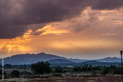 atardecer montañas