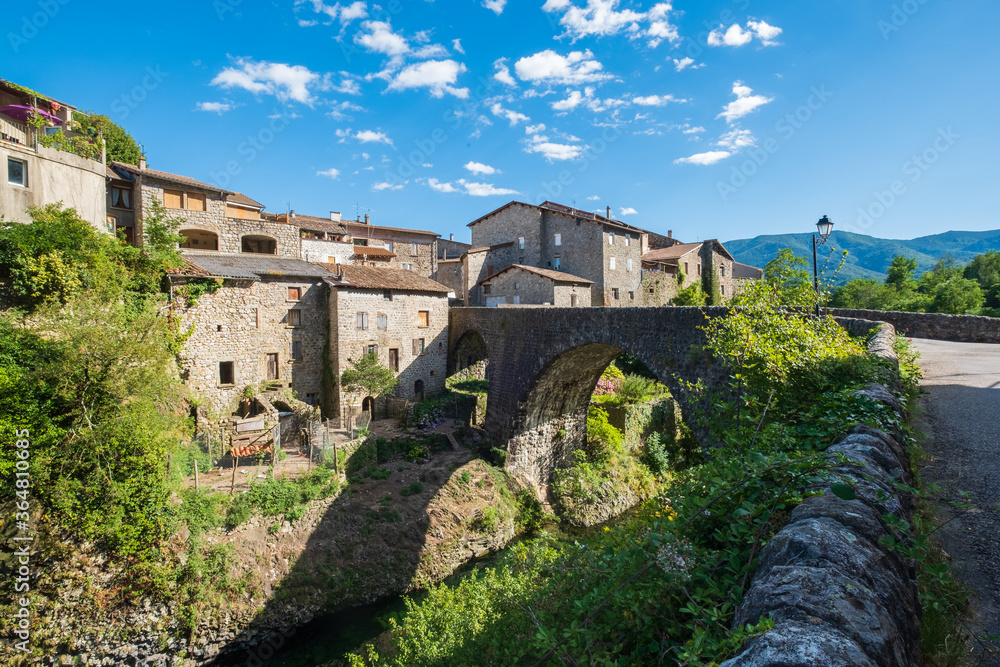 Fototapeta premium France, Ardèche : Jaujac, village de caractère.