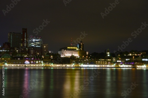 Fototapeta Naklejka Na Ścianę i Meble -  Hamburg port - Landungsbrücken - during night