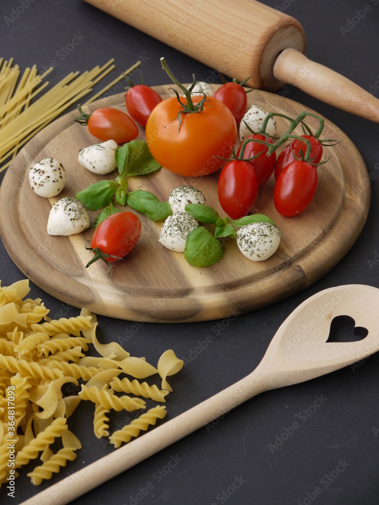 Pasta mit Tomate Mozzarella