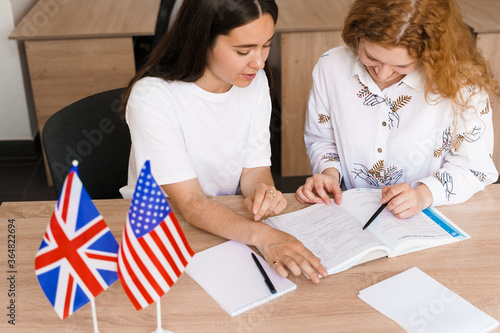 Obraz na plátně Teacher of english asks student in white class