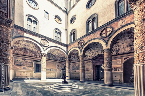 Fototapeta Naklejka Na Ścianę i Meble -  Street in Florence, Italy