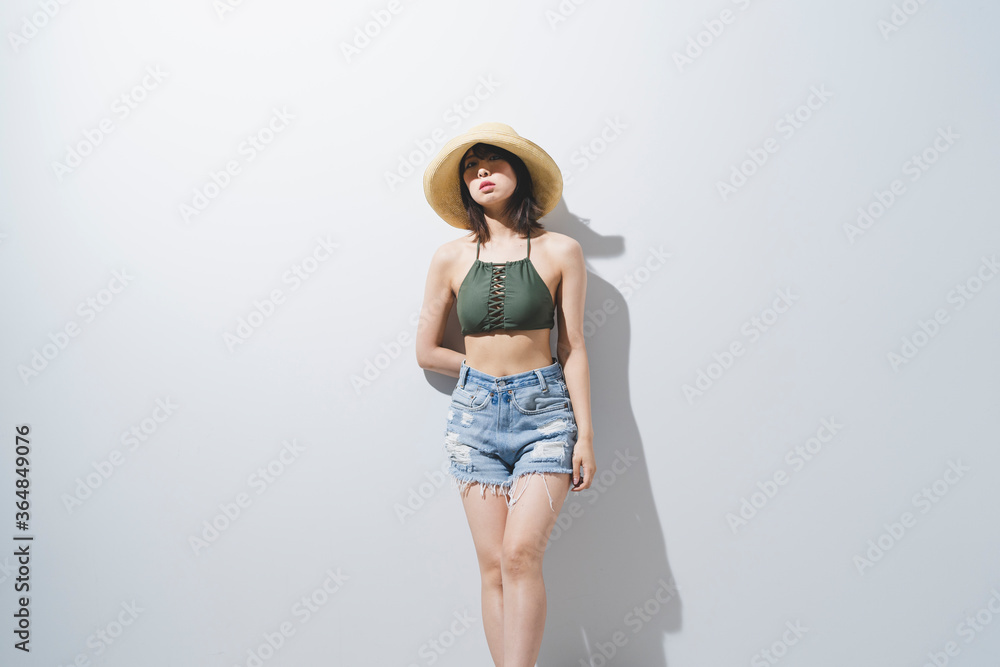 夏のファッションの女性