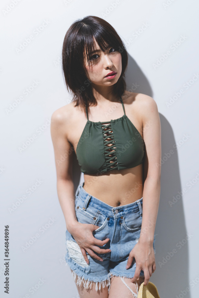 夏のファッションの女性