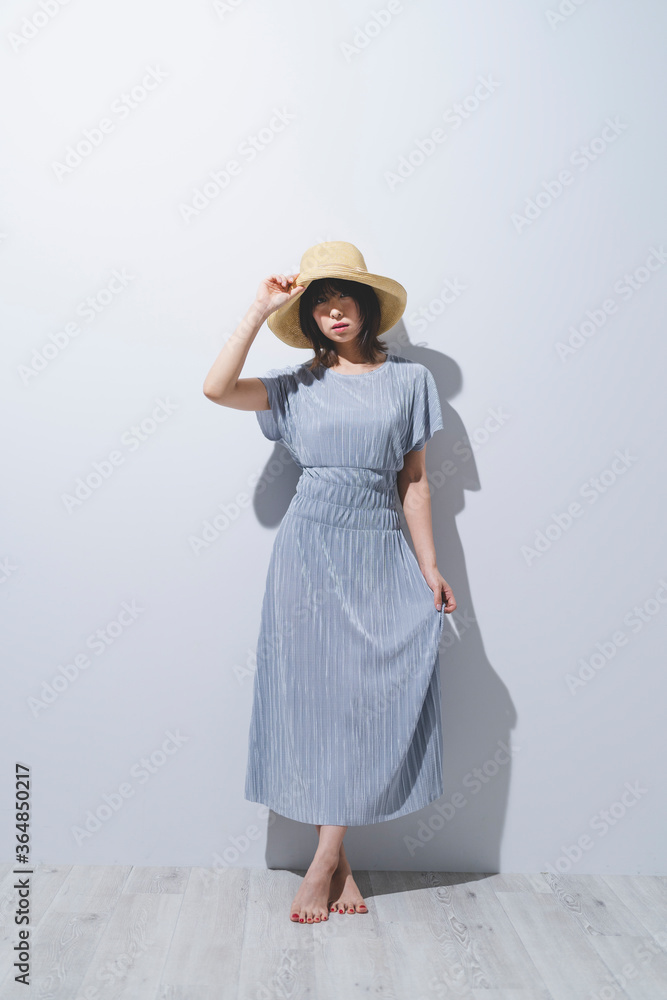 夏のファッションの女性