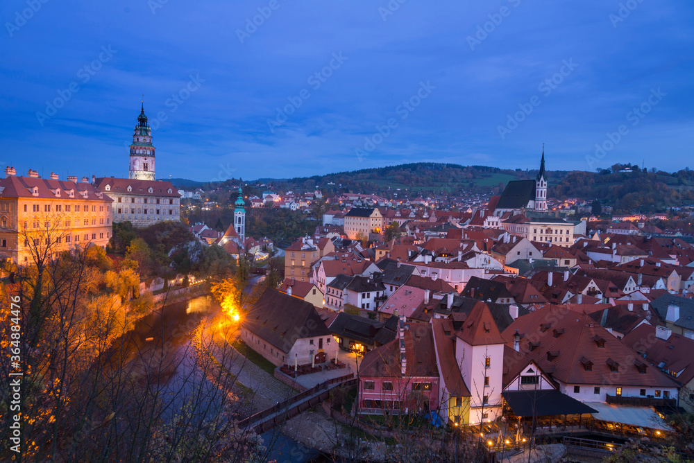 Fototapeta premium Zamek Cesky Krumlov wieczorem bez turystów