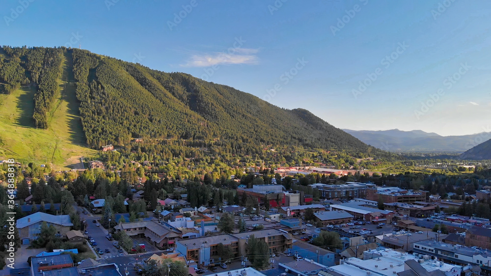 Φωτογραφία JACKSON HOLE, WY - JULY 2019: Aerial view of beautiful cityscape and countryside