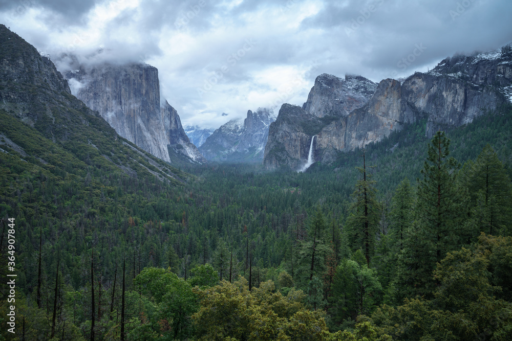 tunnel view in yosemite nationalpark, california, usa tunnel view in yosemite nationalpark, california, usa
