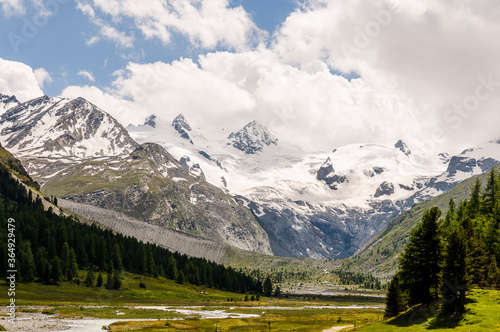 Val Roseg, Piz Roseg, Ova da Roseg, Rosegbach, Lej da Vadret, Piz Sella, Piz Glüschaint, Sellagletscher, Wanderweg, Berninagruppe, Oberengadin, Murtèl, Alpen, Sommer, Graubünden, Schweiz photo