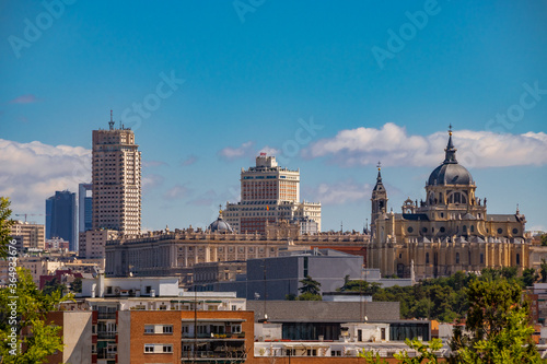 Skyline del Madrid con el palacio y la catedral