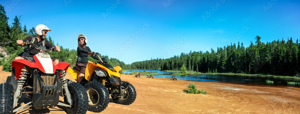 Foto Quad ATV driving people