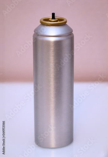 Aufnahme einer Spraydose aus Metall 