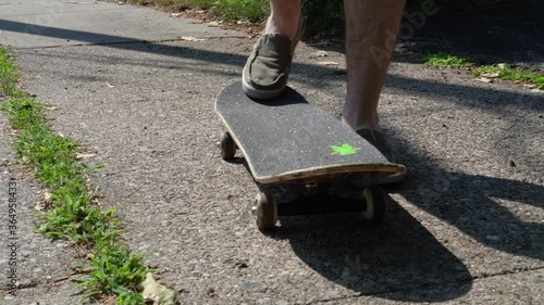Wallpaper Mural Man messes around with flipping his skateboard. Torontodigital.ca
