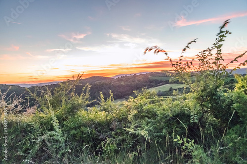 Coucher de soleil au Moulin Saint-Elzéar de Montfuron dans le Luberon photo