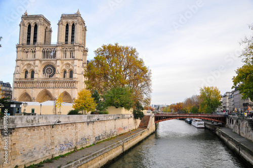 復興中のノートルダム大聖堂 Notre Dame Cathedral during reconstruction
