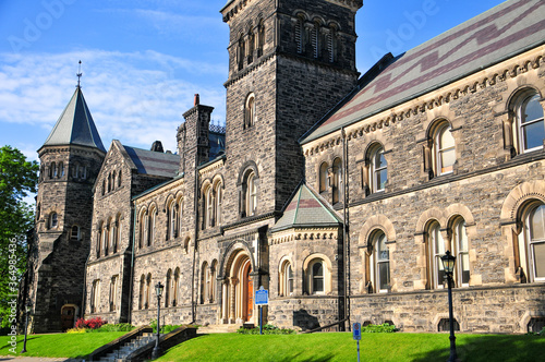 Obraz na plátně カナダのトロント大学　Beautiful building of University of Toronto