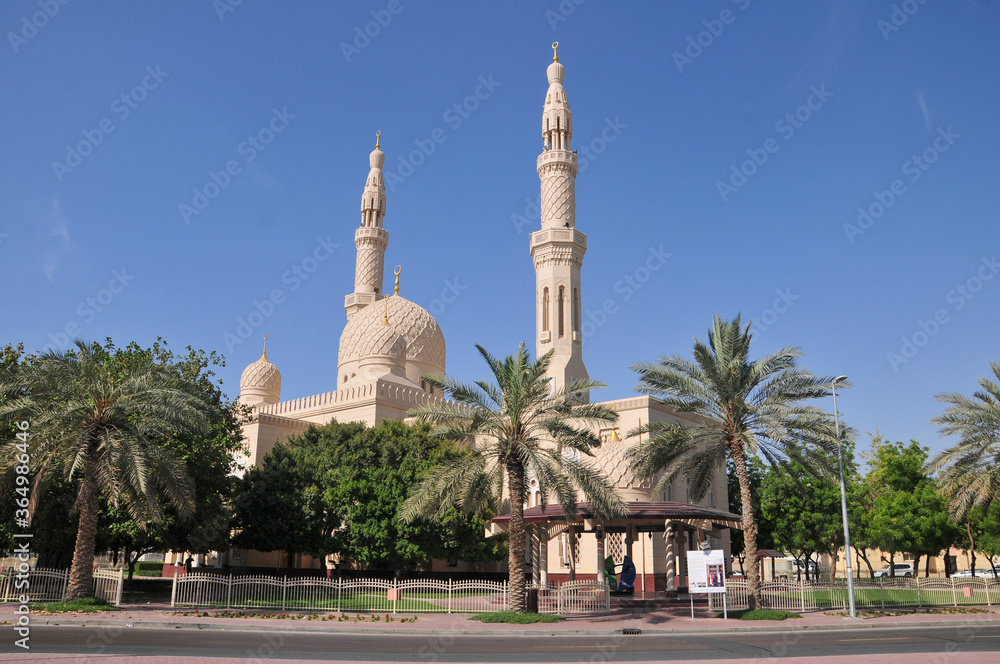 ドバイのモスク　Beautiful Mosque of Dubai in good weather