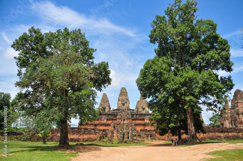 カンボジアのアンコール遺跡群　Beautiful historic Angkor ruins in Cambodia © Raicho