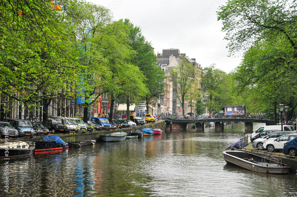 アムステルダムの運河　Beautiful canal landscape in Amsterdam