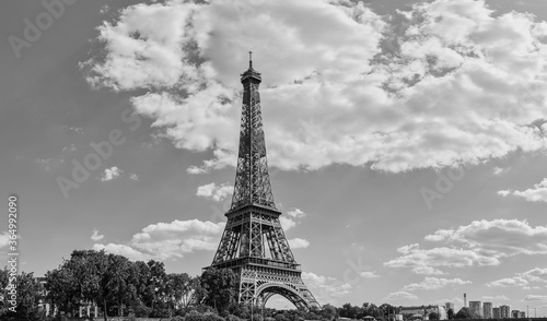 Fototapeta Naklejka Na Ścianę i Meble -  View of the Eiffel tower, Paris